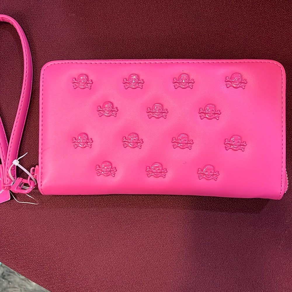 Betsey Johnson skull wallet